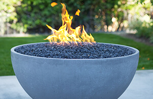 Outdoor fire pit